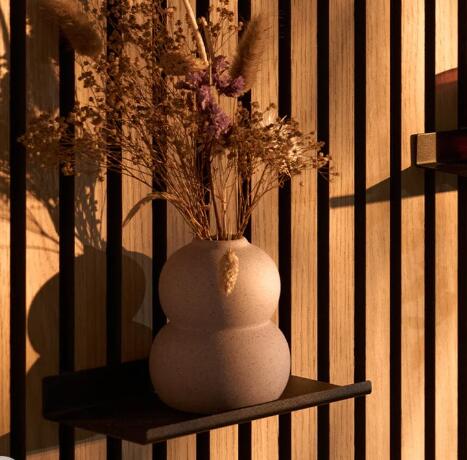 floating bracket shelves